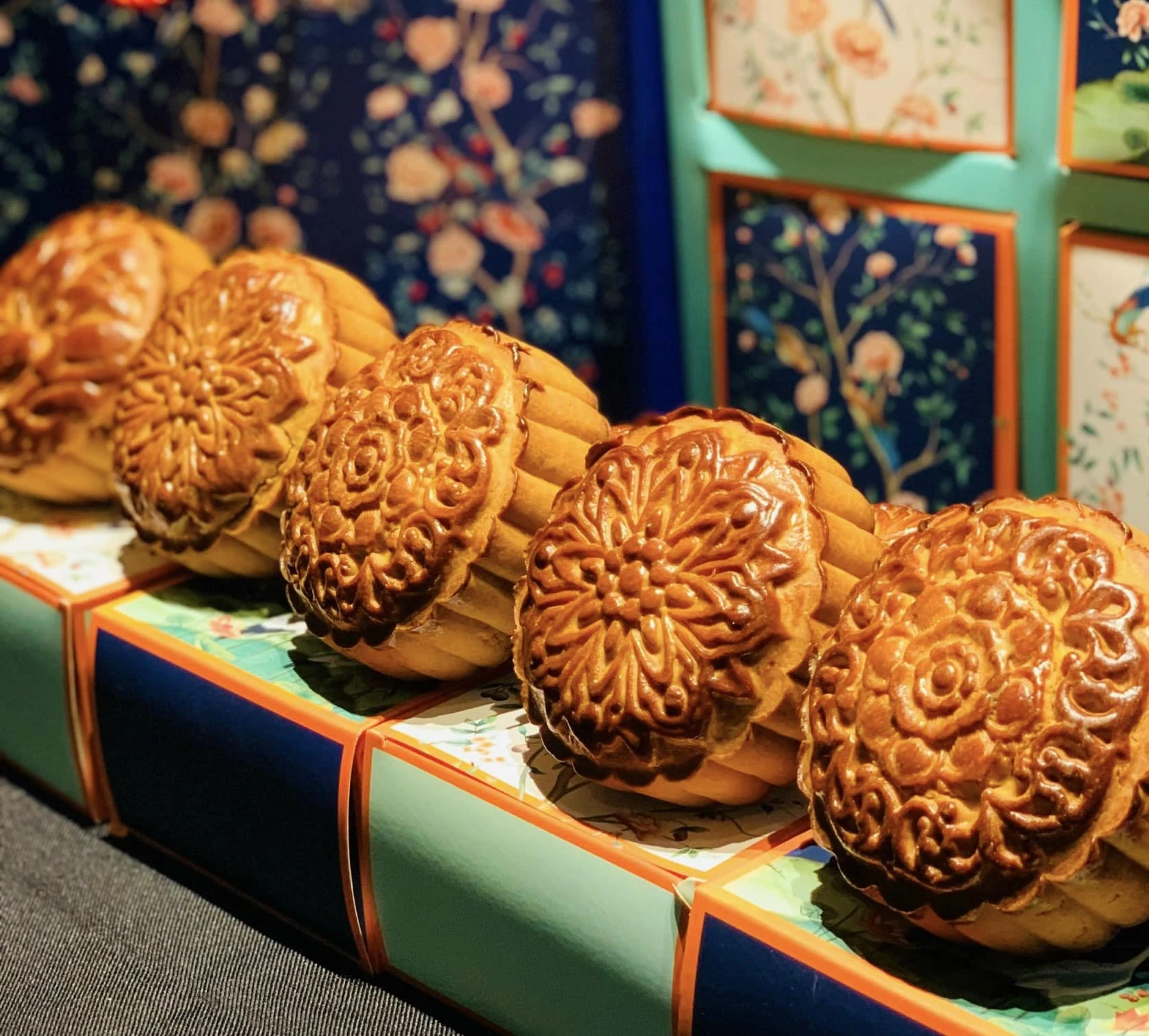 Thưởng thức bánh Trung Thu đúng điệu là cả một nghệ thuật